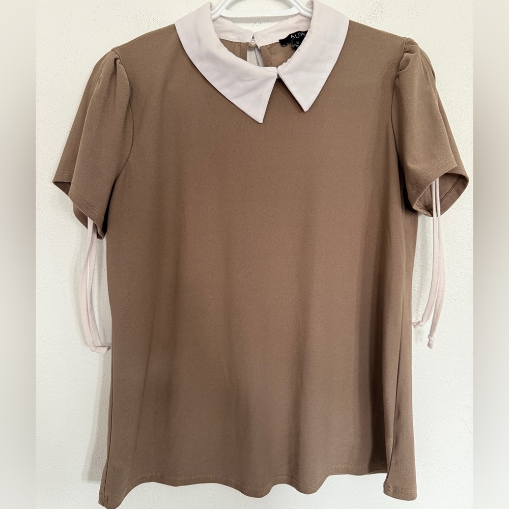 Medium Tan Short Sleeve Blouse with White Collar